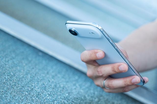 iPhone Air评测：超薄设计面临功能妥协的挑战