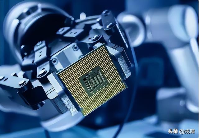 算力垄断破防！中国算法逆袭美国芯片政策秒变笑话，中国拿捏H20