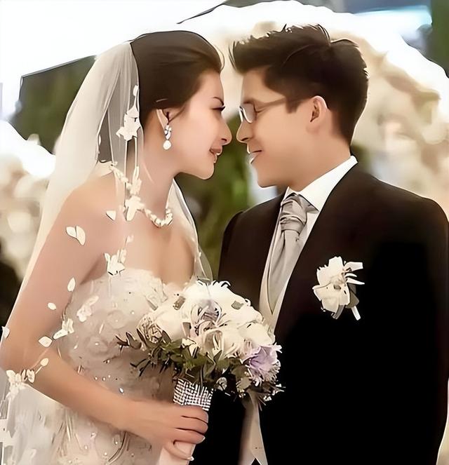 摊牌了！结婚13年，郭晶晶再次迎来喜讯，原来霍震霆当年没说错