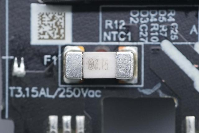 小米新款45W氮化镓小布丁充电器拆解，这些不同点需要注意