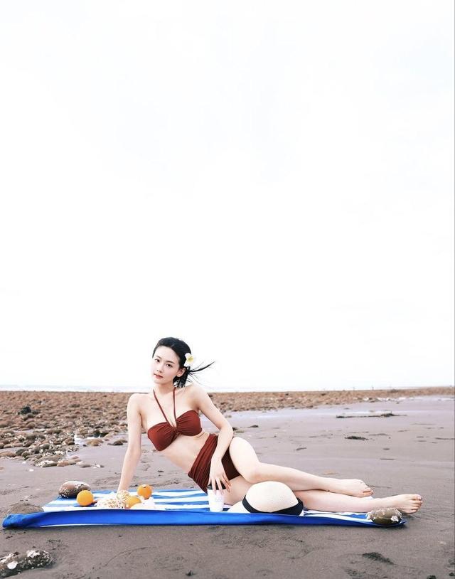 粉色梦境中的温柔时光，春日樱花飘散，轻盈美好片段闯入记忆深处