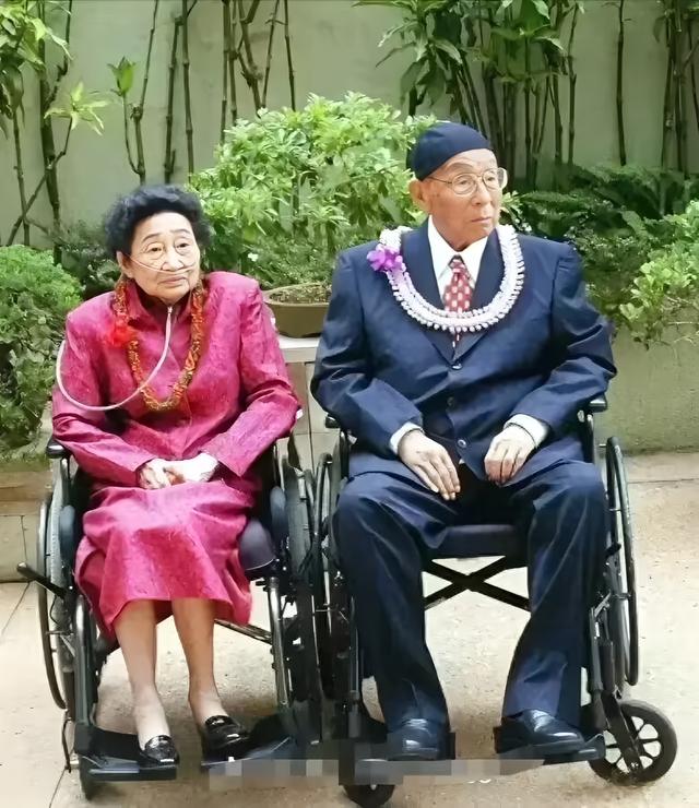 张学良痴迷一生的赵一荻有多美？16岁时在香山留影，美若天仙！