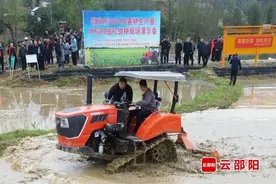 农机“提档”助春耕图片