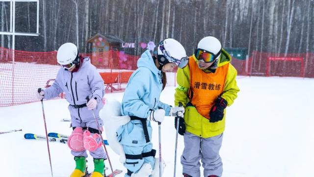 听说在安图滑雪，摔跤是种享受？这粉雪绝了，滑一次就上瘾！