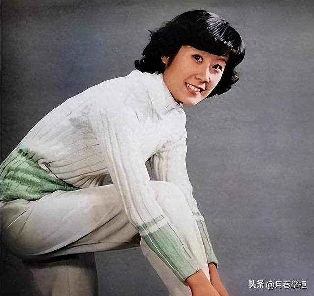 她早已不是中国籍？事业巅峰远赴美国，被老外“玩腻”晚年回国