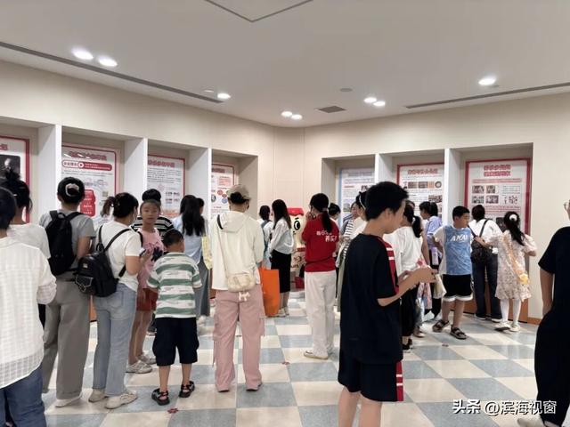 “探秘养乐多工厂 共赴科学亲子游”主题科普活动
