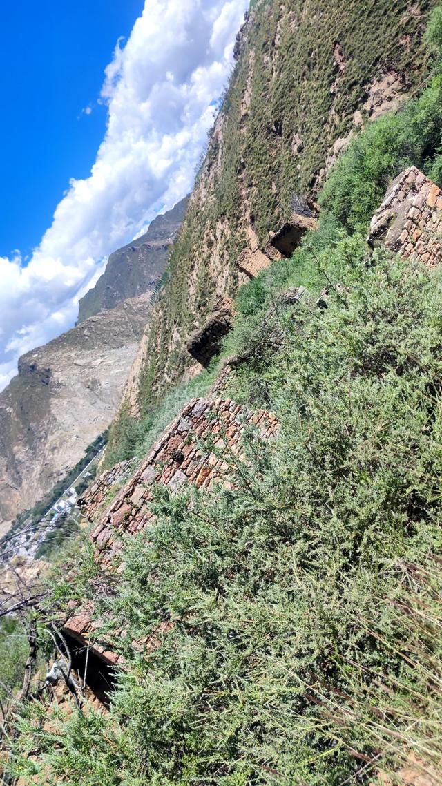 拉萨夺底乡茶马古道马帮歇脚点遗址，不见往日辉煌，空留残垣断壁