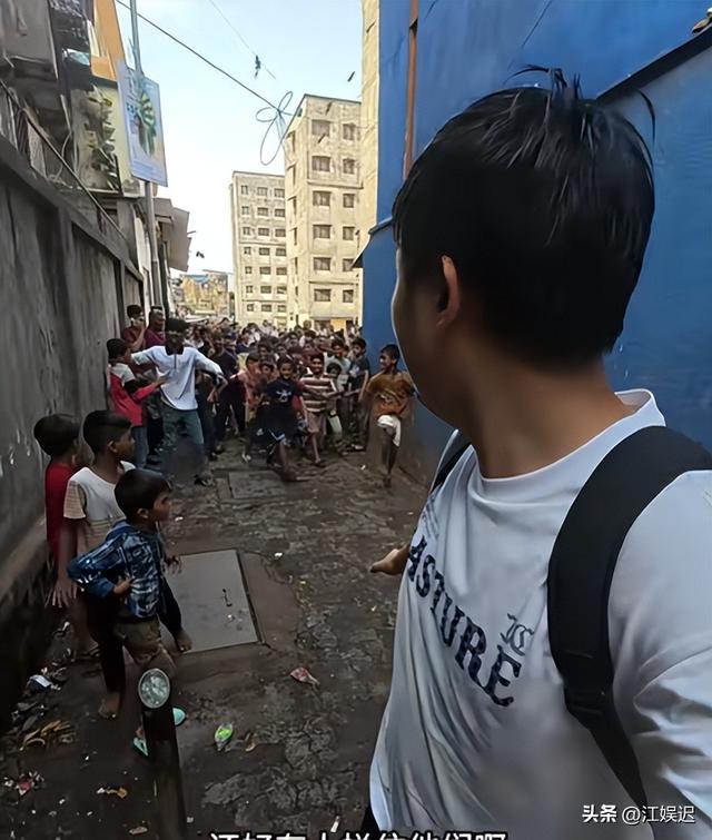 中国夫妻探秘亚洲最大贫民窟，丈夫被砸头，妻子被摸臀部不敢反抗