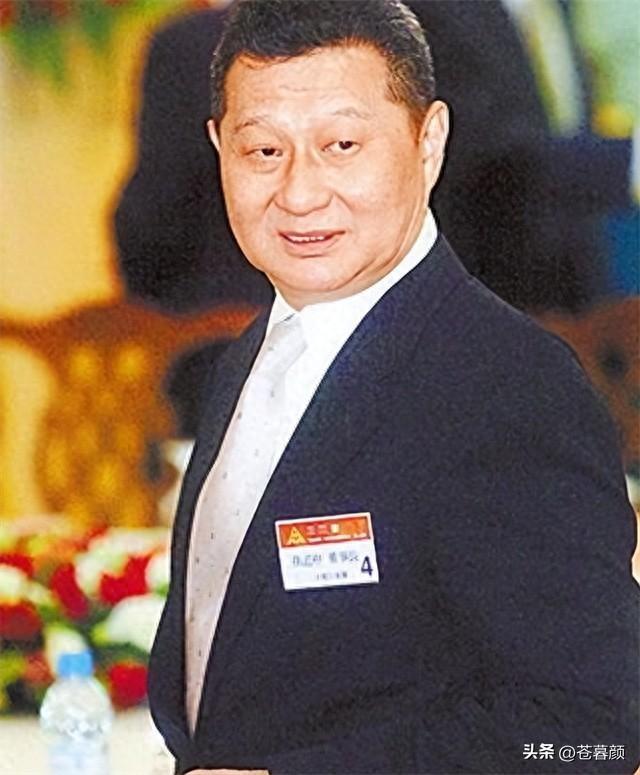 包养情人无数，娶初中同学女儿为妻，玩老婆闺蜜，视色如命的富豪