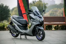 市售11款250排量踏板摩托车，哪款油箱最大？哪款售价最便宜？图片