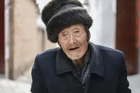 堂哥病危急等救命，看了亲戚们的捐款数字后，我气愤地解散家族群图片