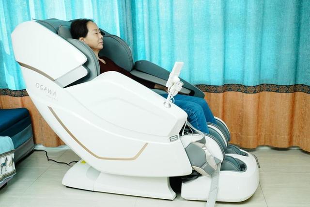 关爱父母健康，一台奥佳华7608TEN+4.0就够了，同价位最强卷王