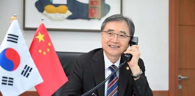 中方确认出席朝鲜80周年庆，不到24小时，王毅接到韩国外长电话