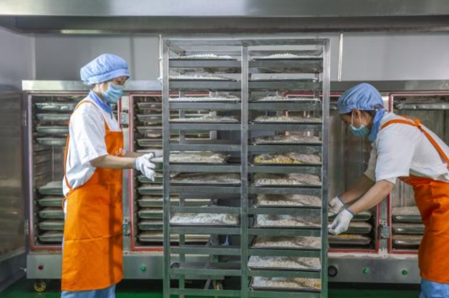 在敦化长有食品工业旅游园区，亲手解锁非遗煎饼的奥秘！