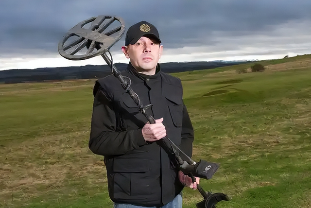 挖疯了！英格兰“宝藏”量创纪录！罗马“耳勺”比黄金还值钱？