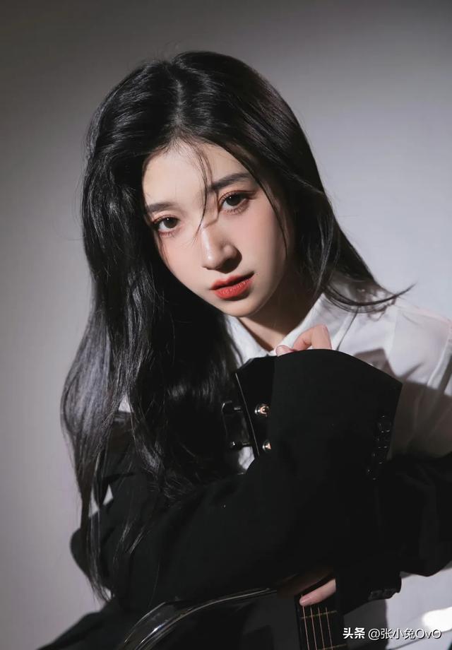 短剧演员签约经纪公司，有人顺风顺水 有人遭雪藏，顶流都选择单干