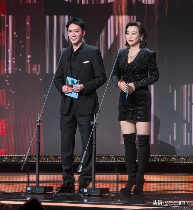 郝蕾瘦身成功！穿10厘米高跟鞋，整个人又瘦又有肉，这也太美了