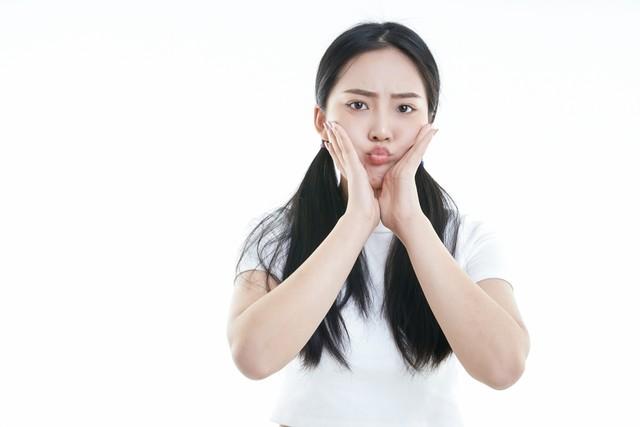 脖子上为何会长出“小疙瘩”？专家：多半与这些原因相关，要留意