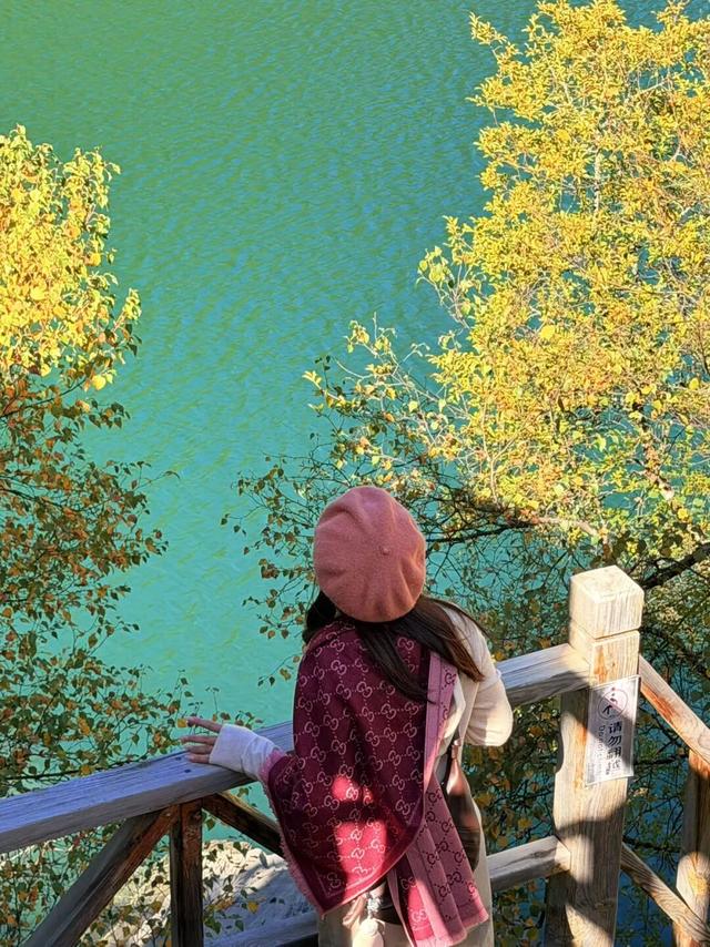 闯入秋日油画！松坪沟彩林巅峰绽放，泡私汤温泉，看千年非遗打铁花！