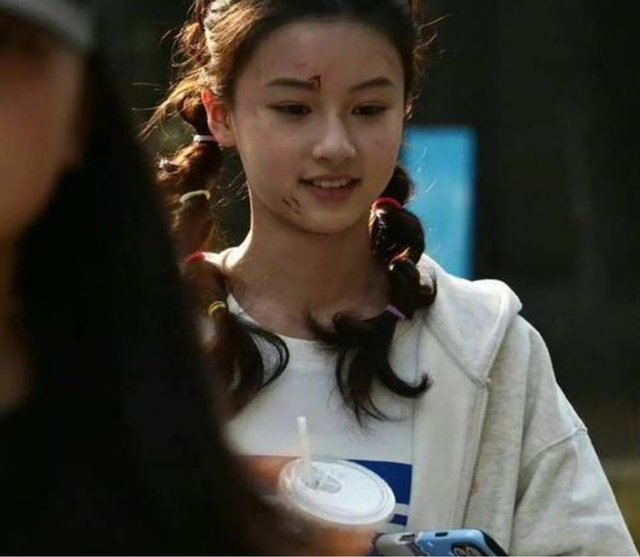 没钱还硬装？宁夏一笑成名拒绝百万签约的小女孩，现在成了这样