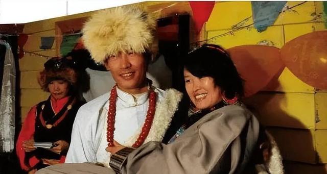 这个一妻多夫制的民族，晚上怎么过？女人直言：没有幸福可言