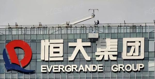 许家印有多张狂，从他的名片就看出他嚣张跋扈的本色