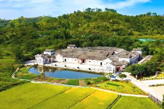 别再去人挤人！这座宝藏小城，一半是山水，一半是客家味