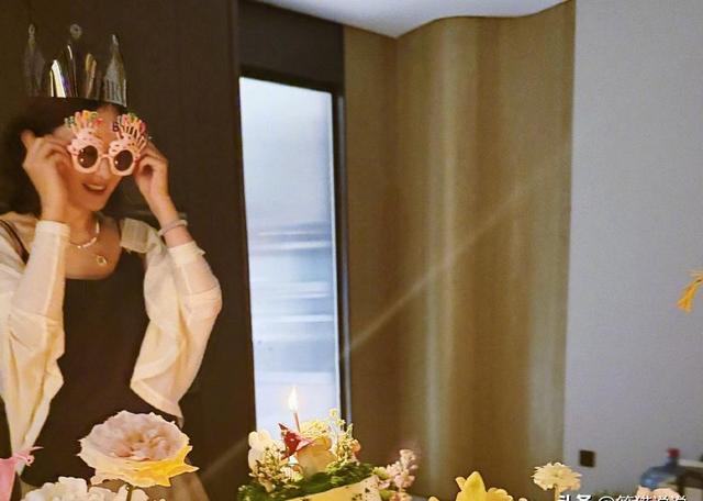 赵丽颖过生日发闺蜜合影，网友羡慕嫉妒又祝福