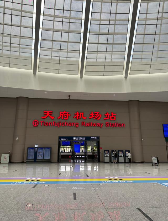 都说成都比重庆还要名气大，两地深度游后，才发现差距真的很大