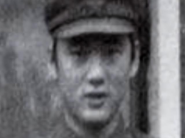 李鹏总理儿媳罕见留影，五官端正长相大气，爷爷功勋卓著比肩元帅