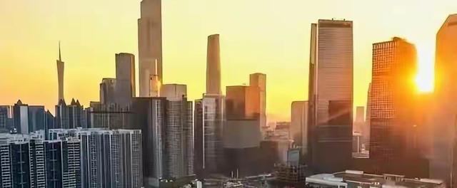 新利好，住建部定调：楼龄满25年以上的老房子，业主有望受益！