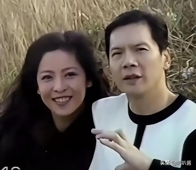 一场追悼会，戳穿向华强夫妇在香港的真实地位	，原来李连杰没说谎