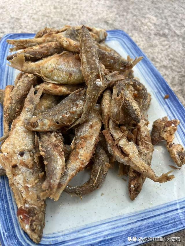 炎炎夏日去泰山西麓曹家庄后山里的隐佛崖打泉水吃炖鸡
