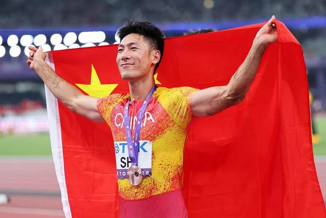 天才少年伤退五年后逆袭！石雨豪：这枚铜牌是给轮椅上的自己