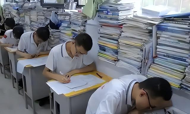 教育部扔下重磅炸弹：2026年开始，全国一律不准再买校外商业试卷