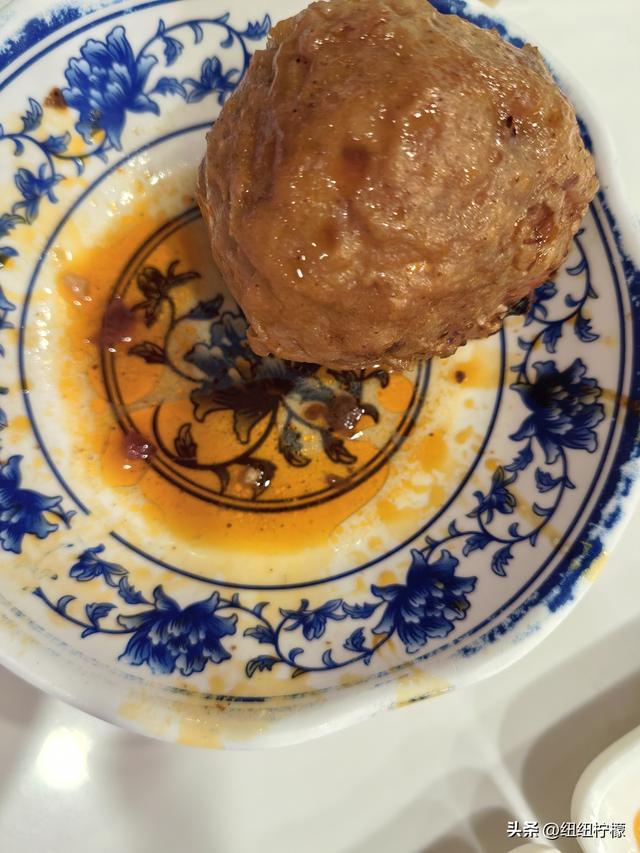 在甘肃省定西市临洮县吃了牛肉面，一碗面条多到足够两个人一起吃