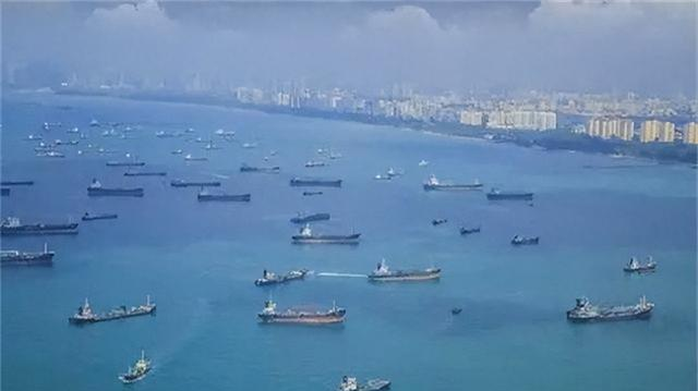 无路可逃？揭秘解放军航母在巴士海峡被封锁的致命困境！