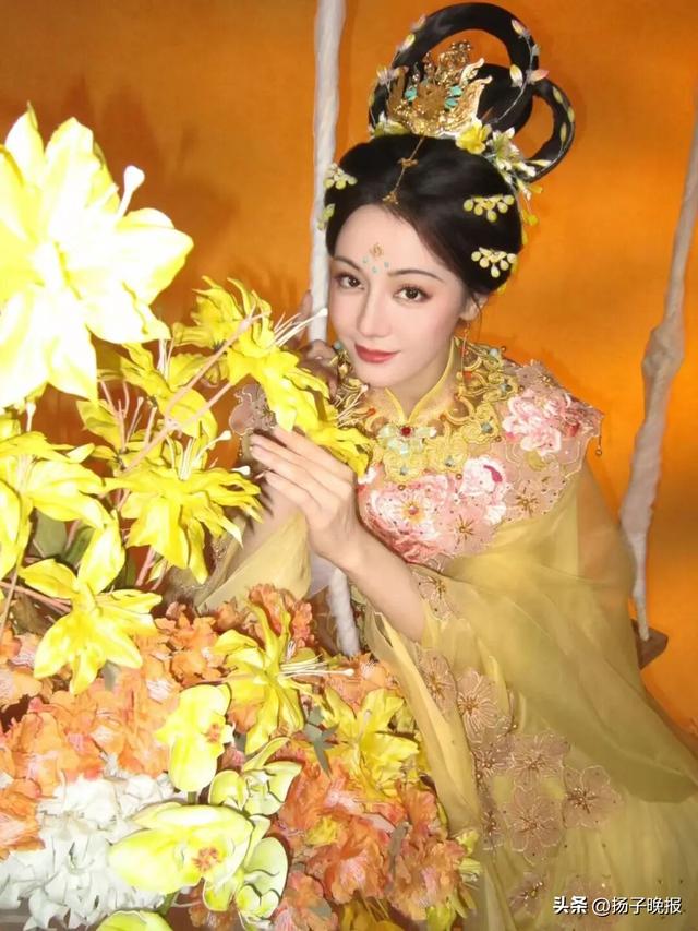迪丽热巴中秋嫦娥造型惊艳
