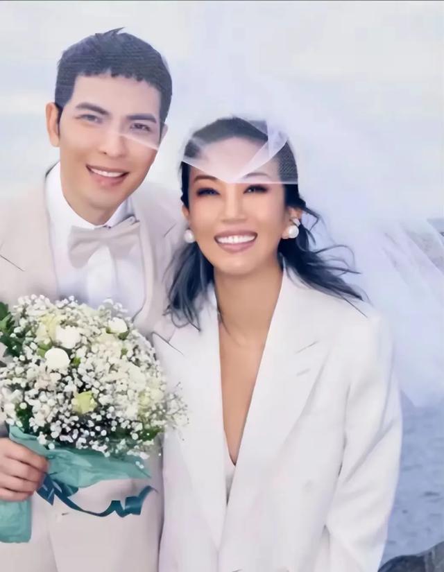 钱再多有什么用？结婚才2年，萧敬腾就尝到了“老妻少夫”的难题