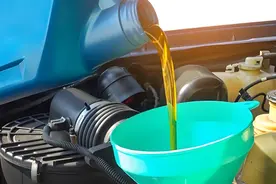 自吸发动机用半合成机油还是全合成机油好？行内人告诉你真相！图片