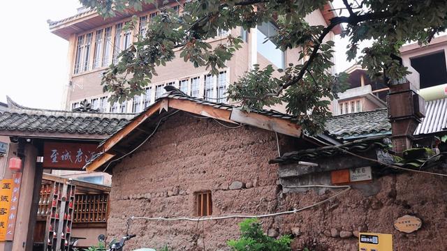 西昌明代古村，茶马古道上的驿站，大石板盖房子，家家都是大别墅