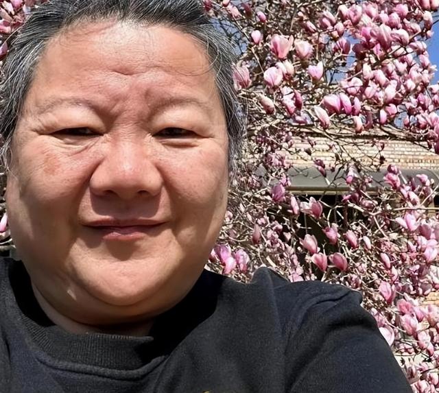 陈凯歌前妻洪晃晒京郊院子，空地上百平，爱马仕被她拍出廉价感