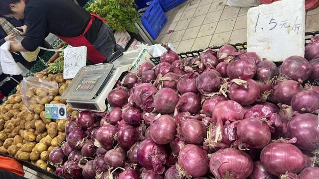 轨道直达的赶场地!地方超大,东西多,买菜这些超方便