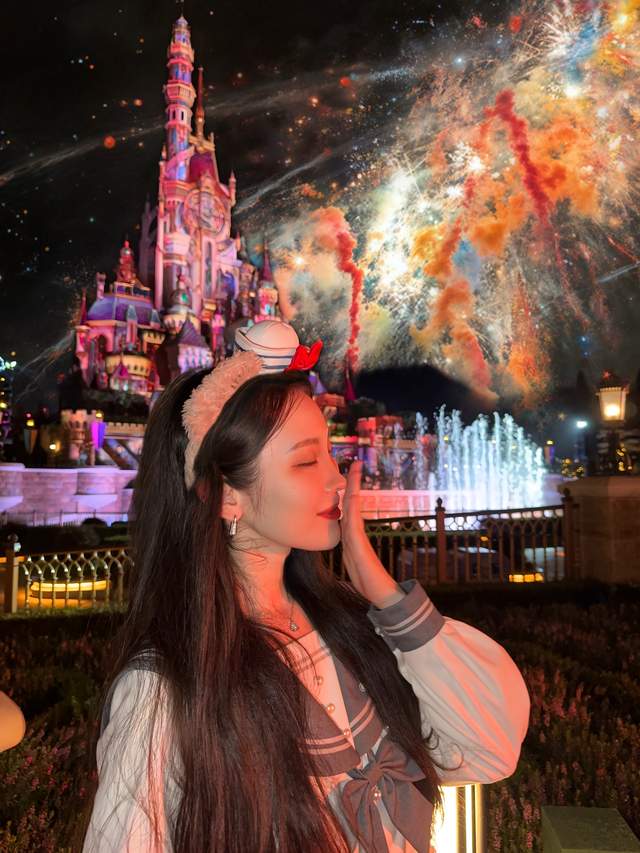 香港迪士尼20周年庆典启幕,中国演员司瑶化身迪士尼精灵同庆“奇妙派对”