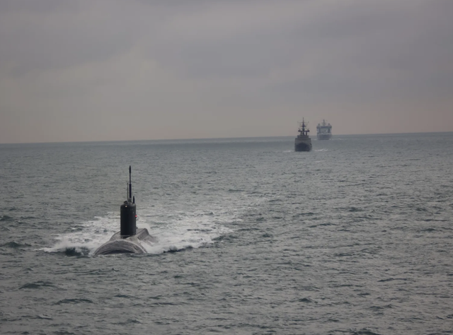 英国海军正测试一支无人机舰队，用于在海上巡逻以搜寻俄罗斯潜艇