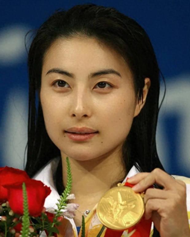 终于等到这天！官媒发文	，高调官宣44岁郭晶晶喜讯，霍震霆说对了