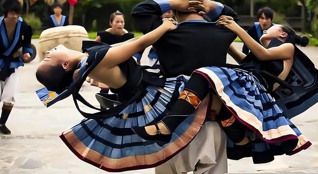 广西与贵州交界处的“菇类村”，女性衣着开放，以母系社会为主