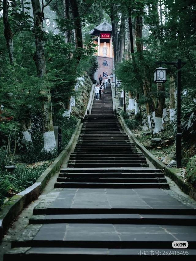 全部免费！成都周边10条最适合9月的徒步线，沿途风光美爆！当天来回不费腿！