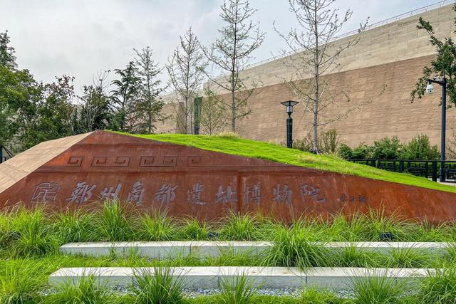 这座被火车拉来的中原第一省会，比你想象的要好玩多了