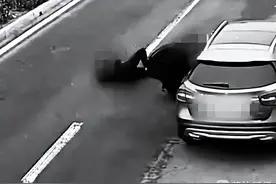 遭遇“开门杀”成植物人 法院：司机乘客连带赔偿90%图片